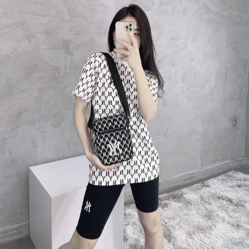 Túi đeo chéo MLB hoạ tiết monogram dành cho cả nam và nữ phong cách Hàn Quốc - Hùng Nón Hiệu