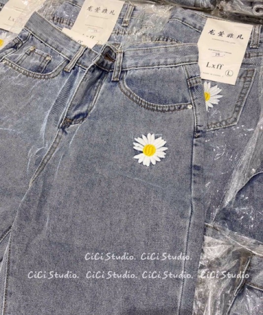 Quần baggy thêu hoa cúc + chữ đùi