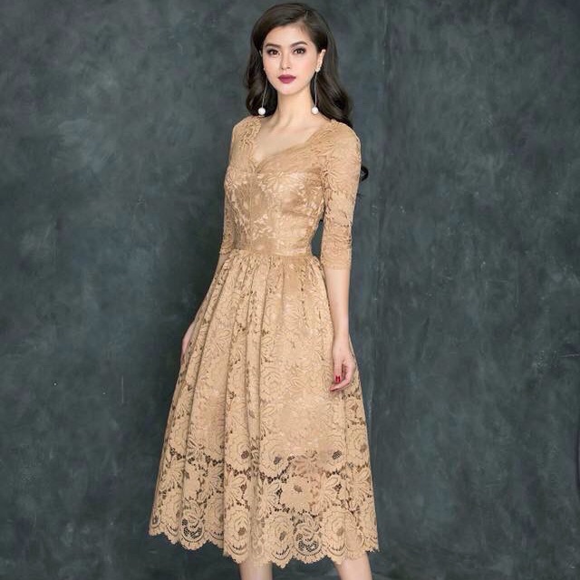 Váy ren xoè cổ tim 