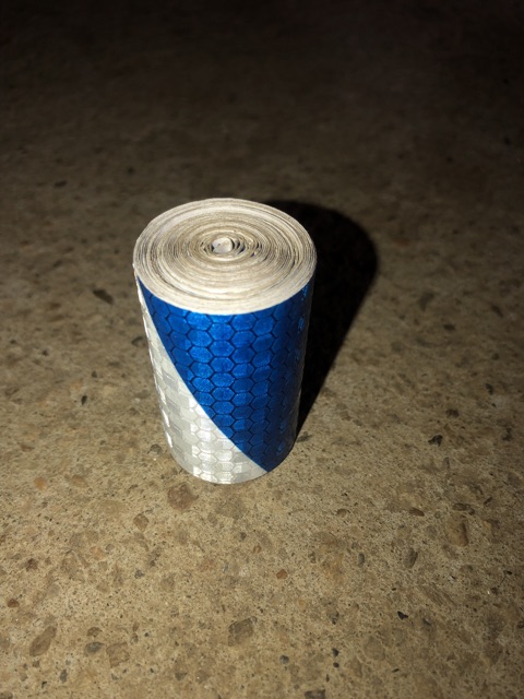 Sản phẩm gia đình làm: 2 mét phản quang trắng+xanh dương