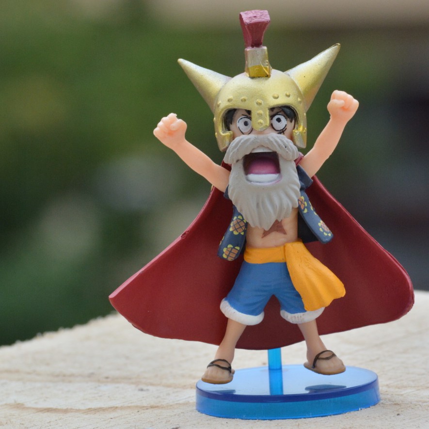 Mô hình nhân vật One piece luffy d monkey đội mũ giáp cao 9CM P01