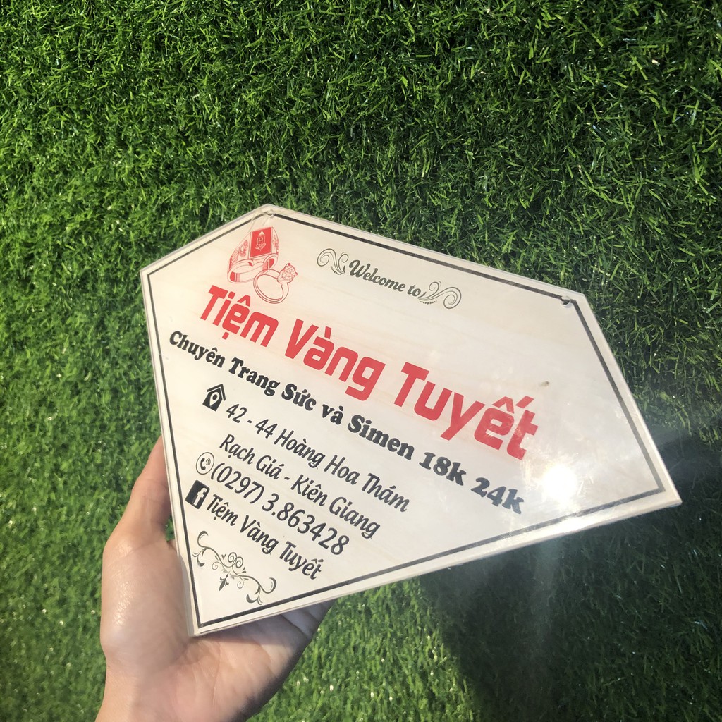 Bảng hiệu mica hình kim cương - Dụng cụ chụp ảnh xịn xò dành cho chị em bán hàng