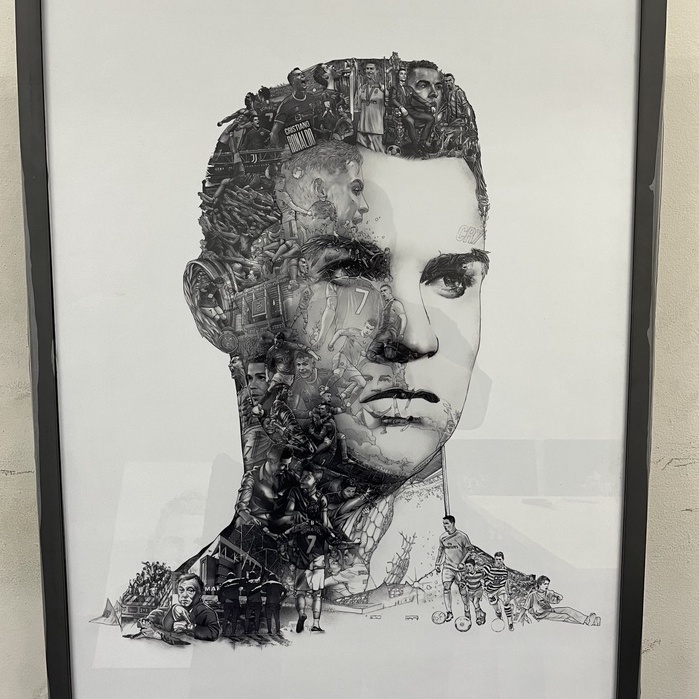 Tranh khung kính treo tường Cristiano Ronaldo (CR7) - Siêu sao bóng đá thế giới - Tranh cầu thủ bóng đá