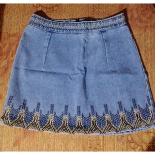 Chân váy bò thêu size m new pass 100k