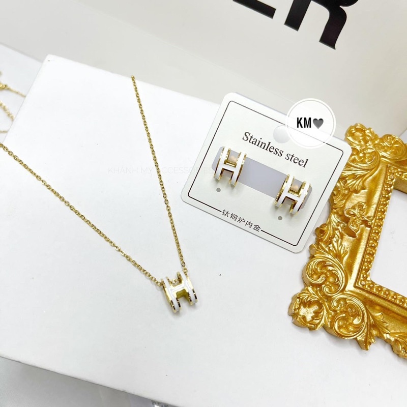Bộ vòng cổ tai chữ H t i t a n hót trend.không han dỉ