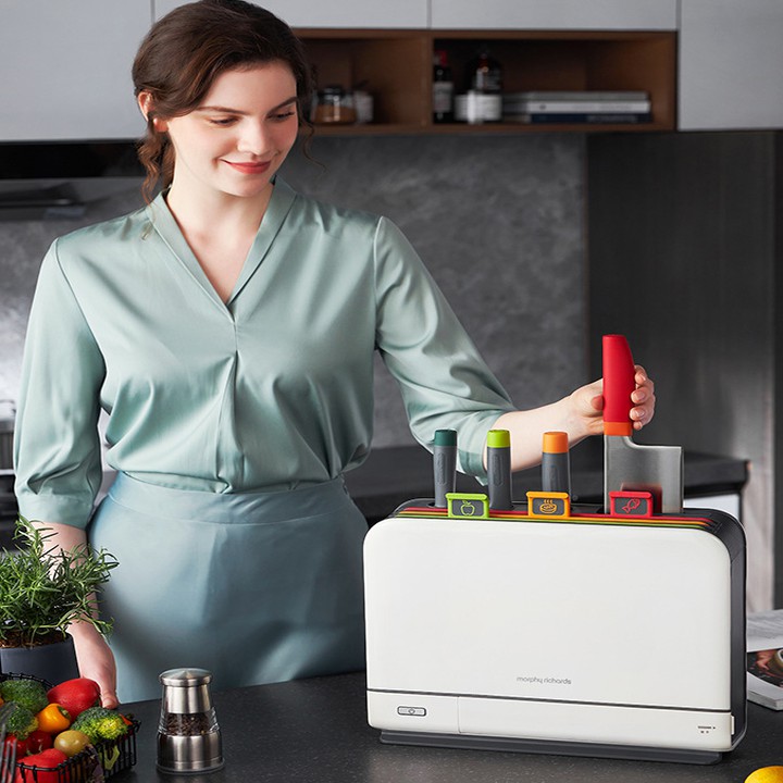 Bộ dao và thớt khử kháng khuẩn UV, sấy khô 70ºC Morphy Richards MR1001