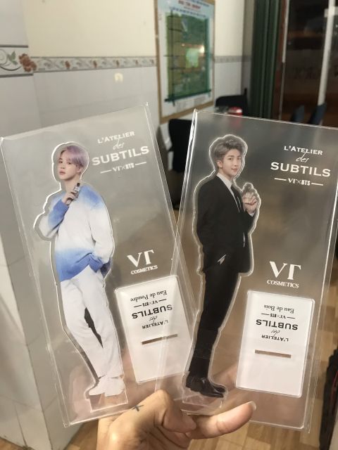 Standee nước hoa VT × BTS