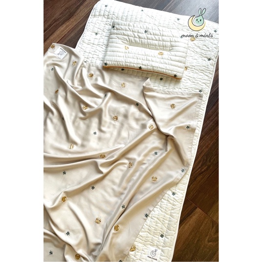 Chăn hè thêu họa tiết cho bé Moon&Mints, chất liệu lụa tencel cao cấp