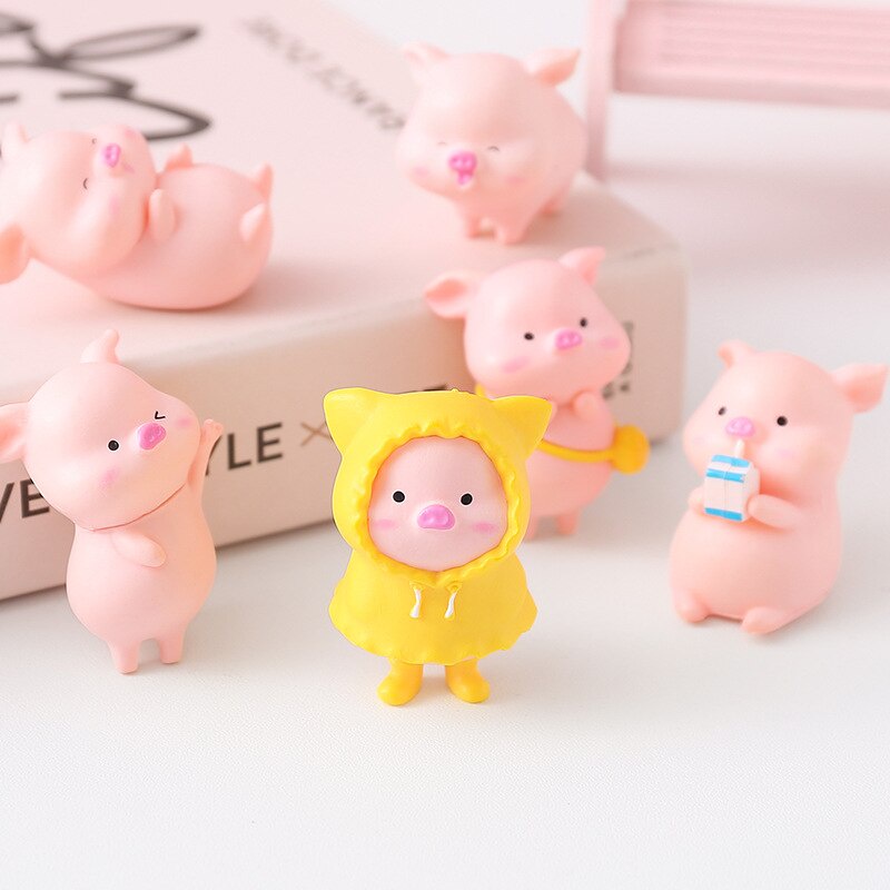 Chú heo mặc áo mưa mini màu vàng dùng trang trí máy tính