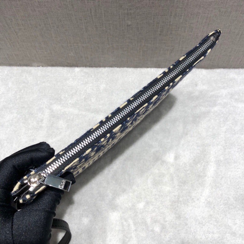 Ví tab đứng nam logo thêu chữ dáng mỏng một ngăn chính dior CD