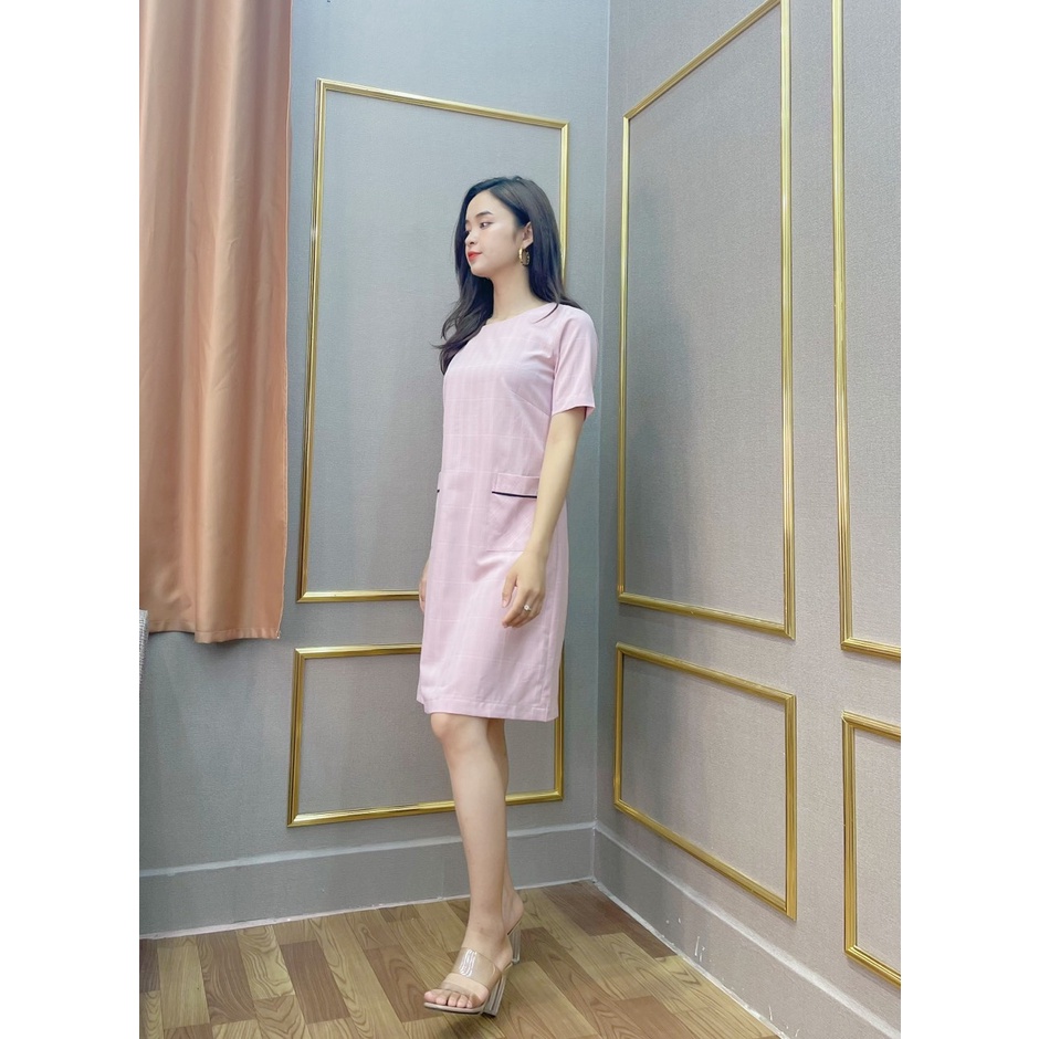 Đầm xuông hồng kẻ nhạt cổ tròn Sefa SFT3016