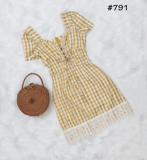 Đầm caro vàng đan dây mắt cáo lai ren