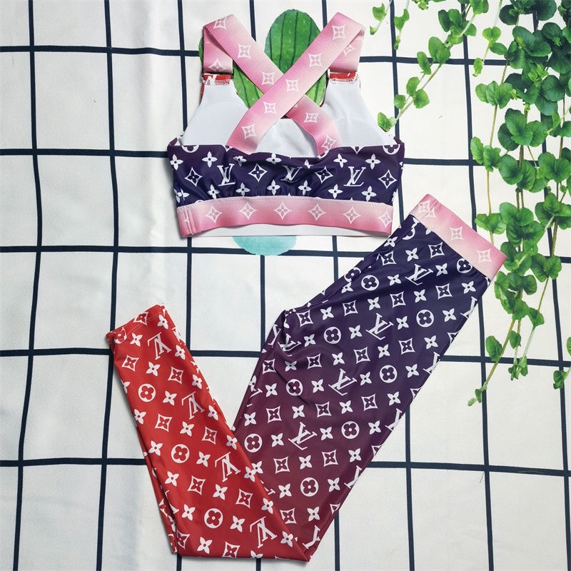 Bộ gym hoạ tiết Lv