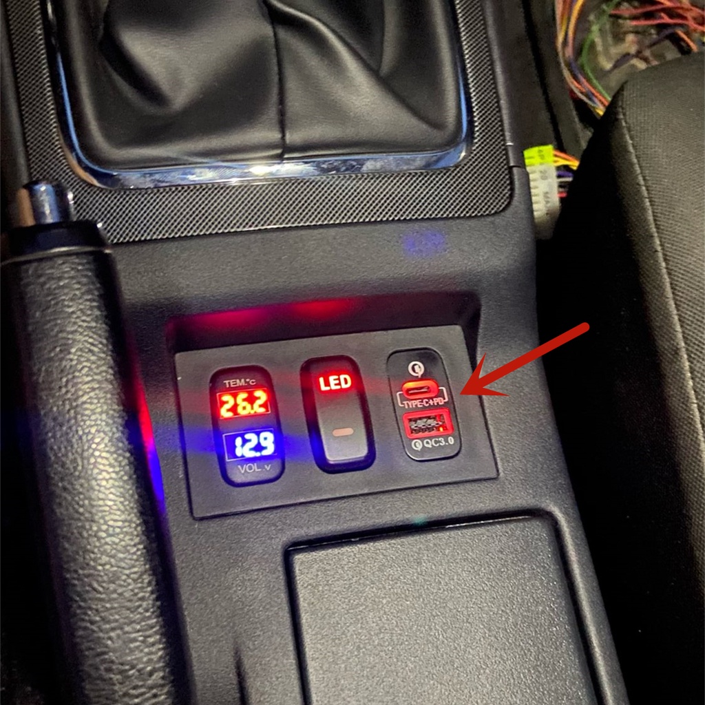 Bộ Sạc Nhanh QC3.0 Giao Diện Type-C Cho Mitsubishi Outlander Pajero Sport Lancer EX ASX V73 V93 V97