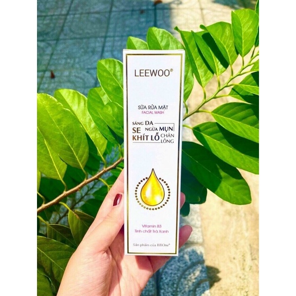 Sữa rửa mặt sáng da Leewo