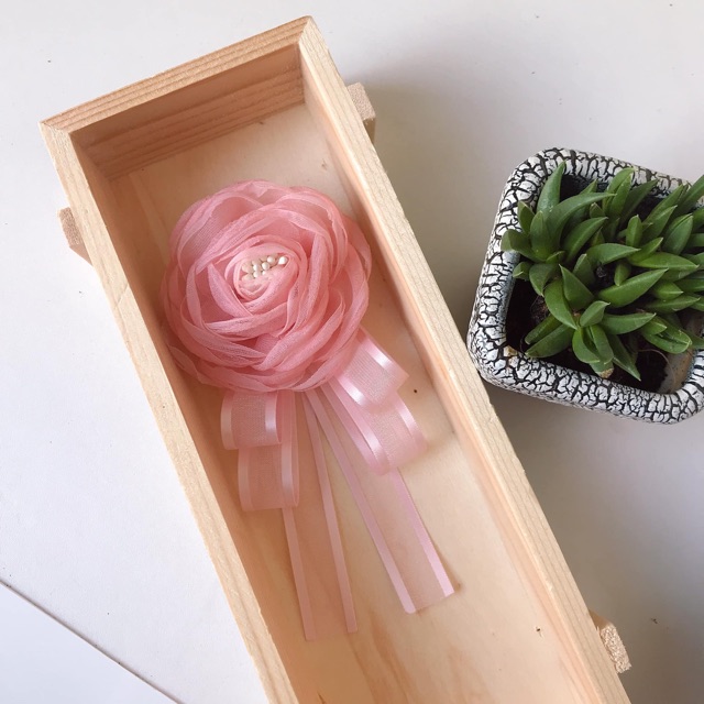 Hoa voan cài áo váy handmade