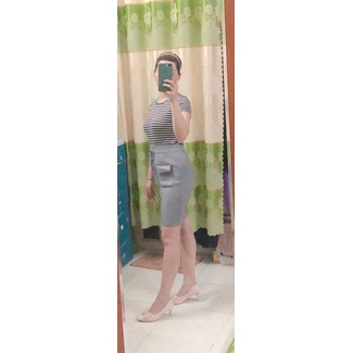 Chân váy len màu xám