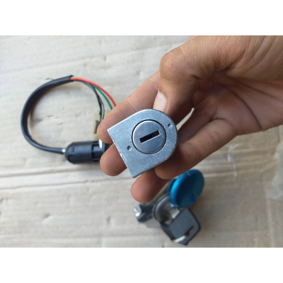 Bộ ổ khóa điện, nắp bình xăng và ổ khóa cổ Honda Win 100 dùng chung chìa