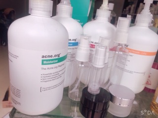 Tẩy da chết hoá học aha acne.org