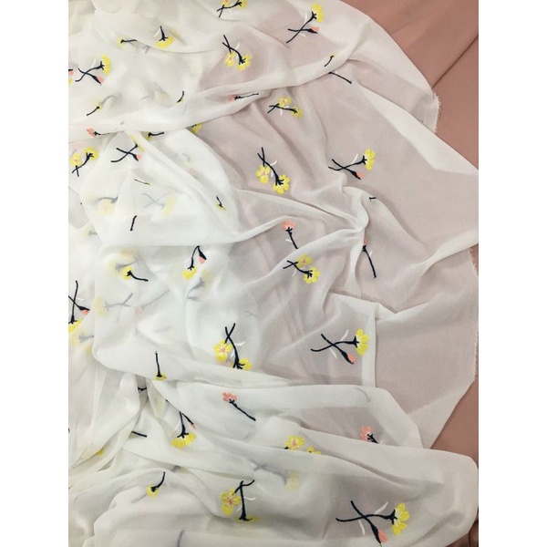 Vải voan Chiffon thêu hoa đẹp nhẹ nhàng