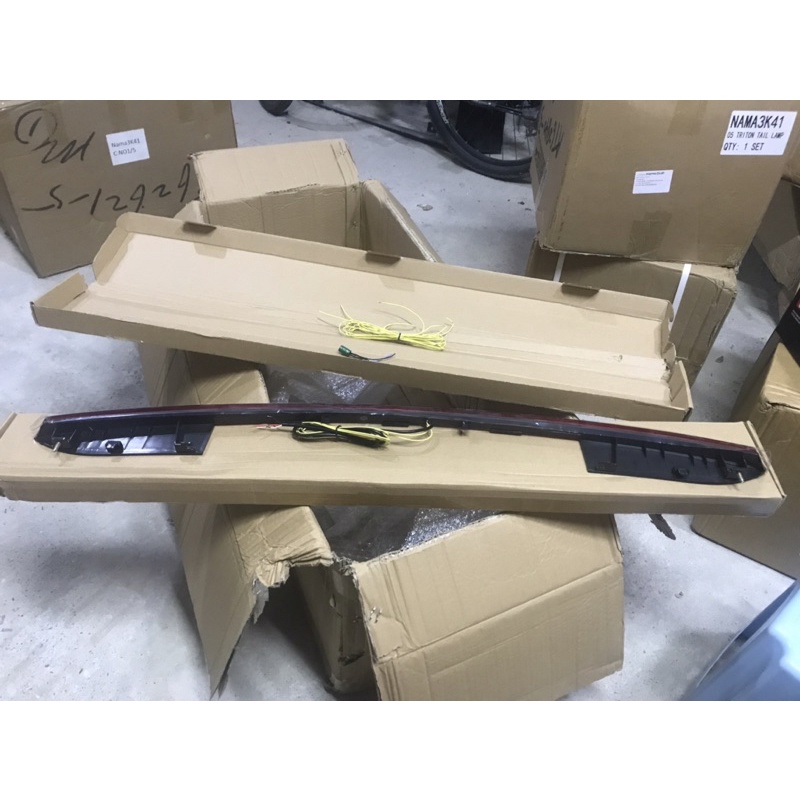 Led cốp Hyundai Santafe chỉ nhỏ zin theo xe