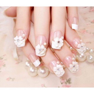 Móng giả trang trí đính đá sẵn các kiểu.