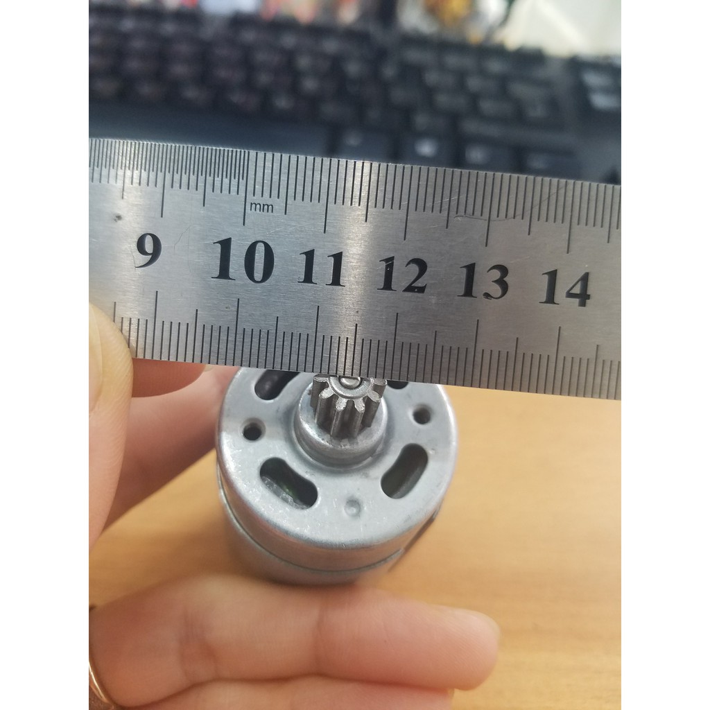 Xuongpinoto Động cơ xe điện trẻ em 550 kèm bánh răng kim loại 10 răng điện áp 12V,hàng mới 100%