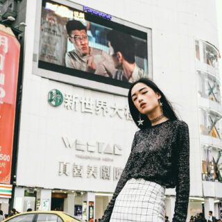 Chân váy caro sọc đen trắng
