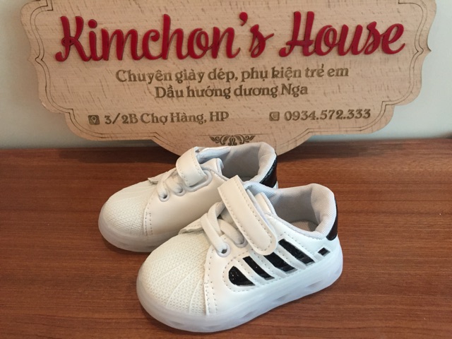 Giầy thể thao trắng - đế có đèn
