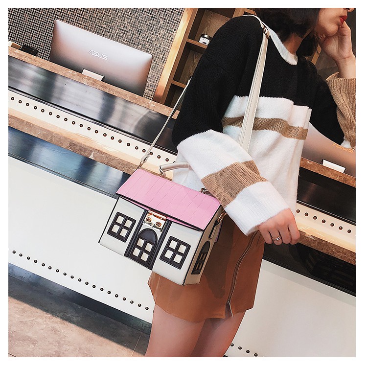Túi xách đeo chéo hình ngôi nhà độc lạ