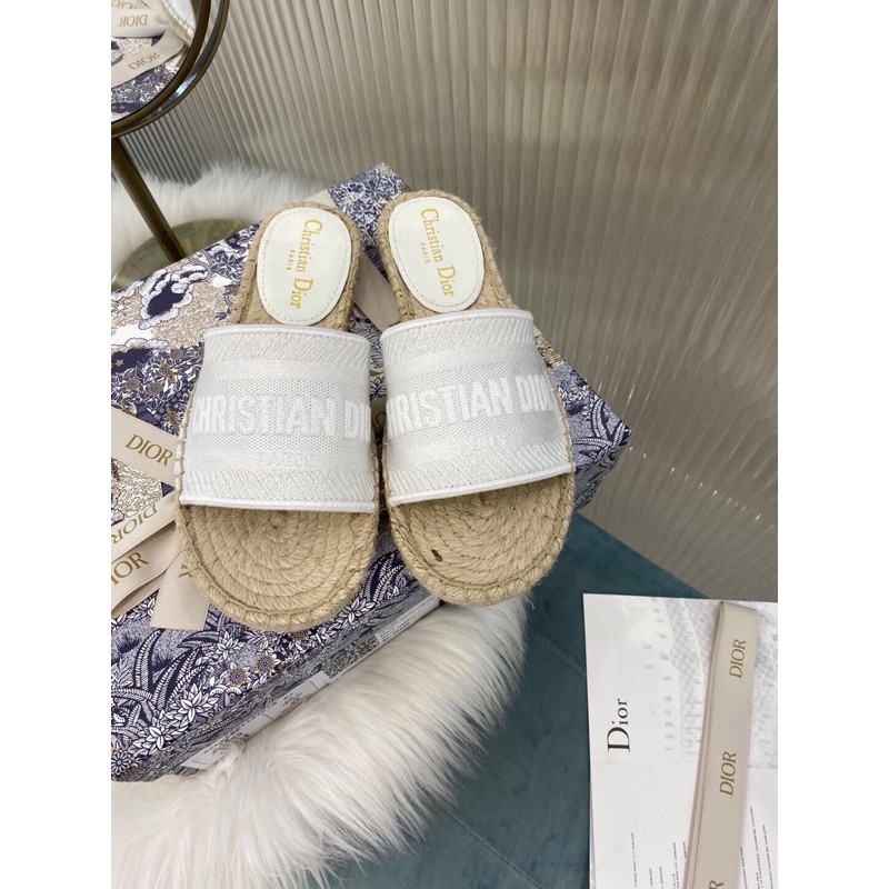 Dép quai ngang đế dệt logo thêu chữ trên quai êm chân dior CD