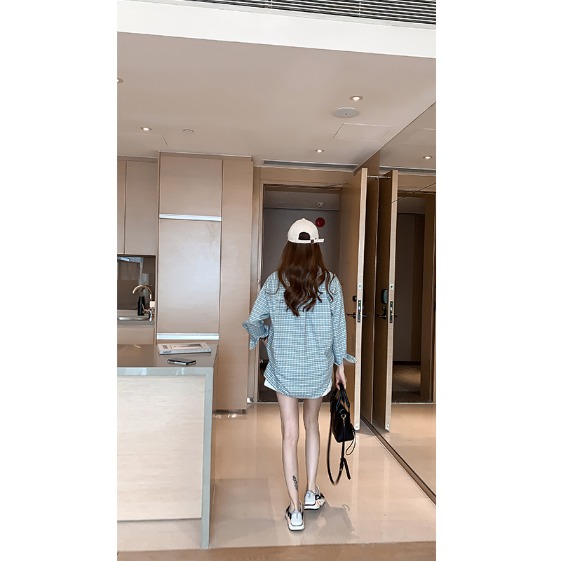 Áo sơ mi nữ tay dài dáng rộng in họa tiết kẻ sọc