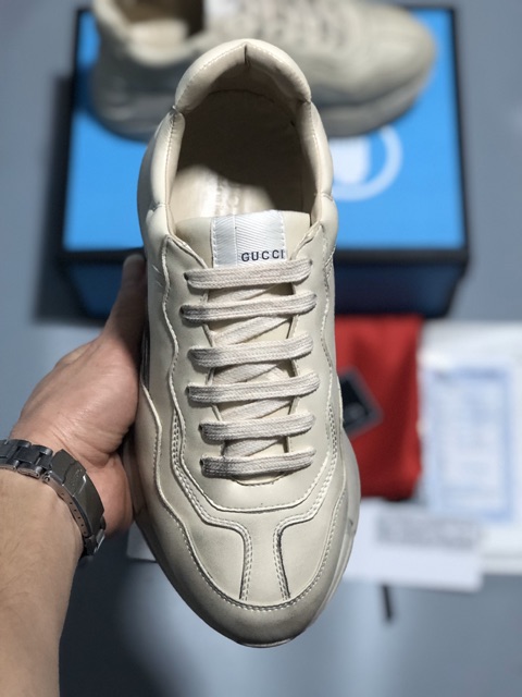 Giày cao cấp trơn bản bẩn sale+full phụ kiện