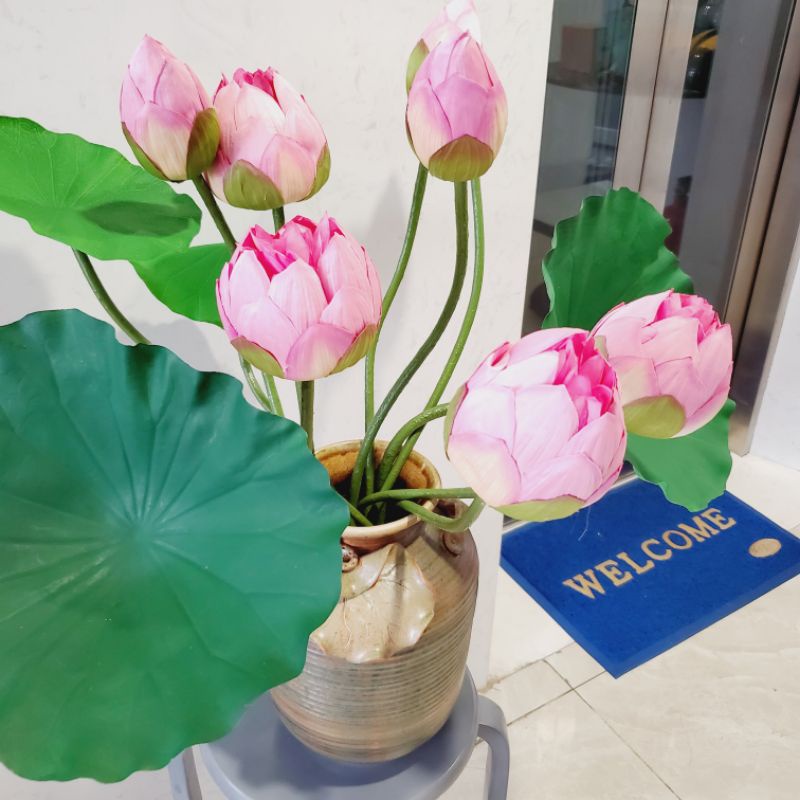 bình hoa sen quan âm. hàng y hình shop chụp, bình gốm lá sen tàm tay Bát Tràng. kt 80*80cm