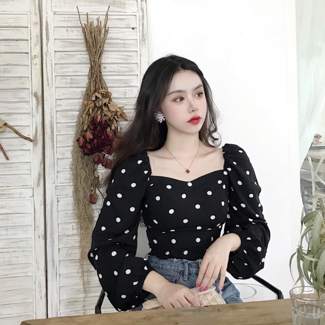 Áo chấm bi tay bồng