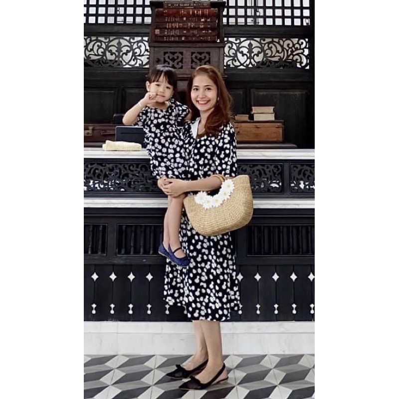 Đầm mẹ và bé hoa cúc - thanh lý