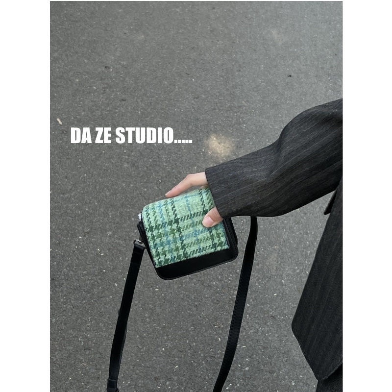 DAZE STUDIO - TÚI ĐEO CHÉO MINI XANH CARO