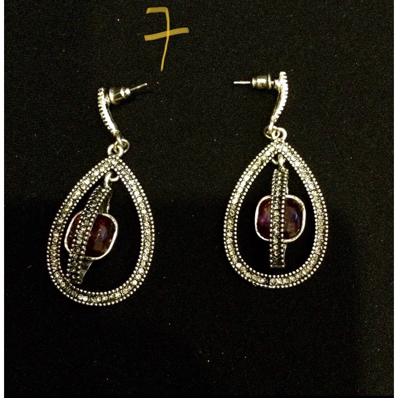 Khuyên tai tua rua độc đáo, đẹp chất