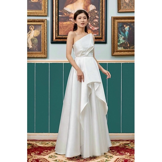 ĐẦM XÉO NGỰC MẶC CƯỚI