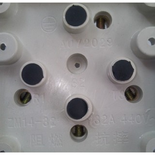 PHÍCH & Ổ CẮM 3 PHA 4 LỔ TRÒN ZM14-32 32A 440V VỎ CAO SU