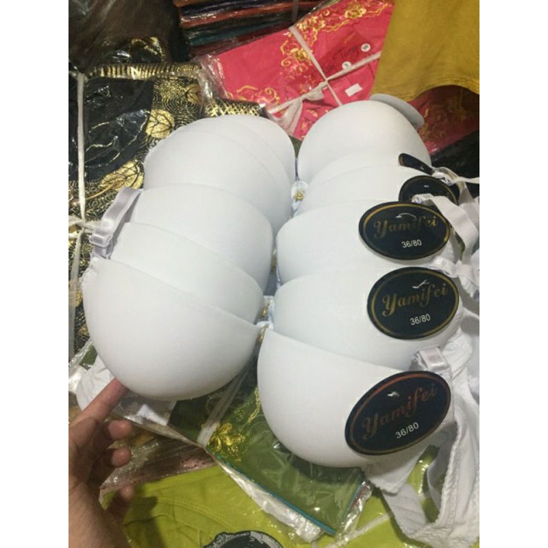 Áo ngực trơn mút mỏng có gọng.