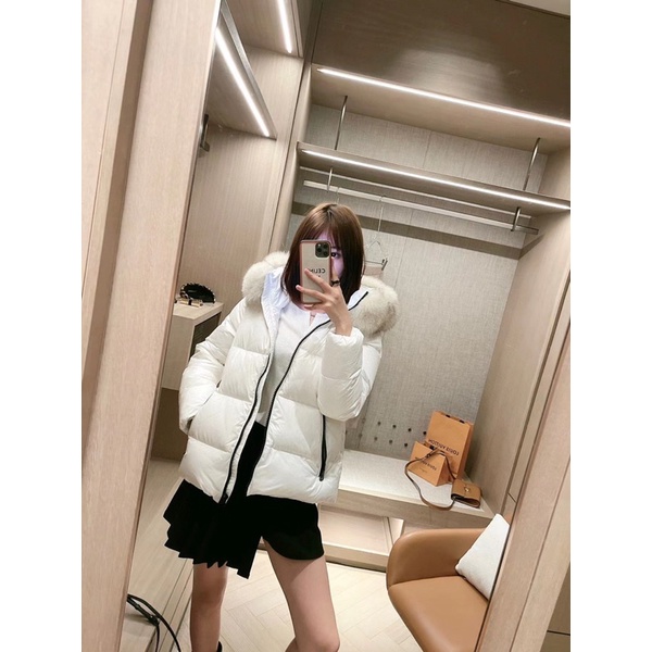 Áo khoác phao mũ lông cho nữ thương hiệu Prada cao cấp