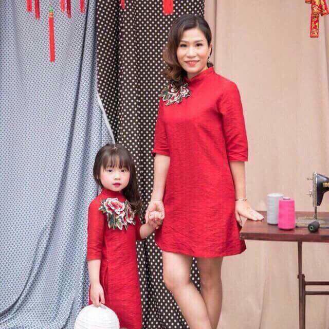 Áo dài cách tân mẹ và bé