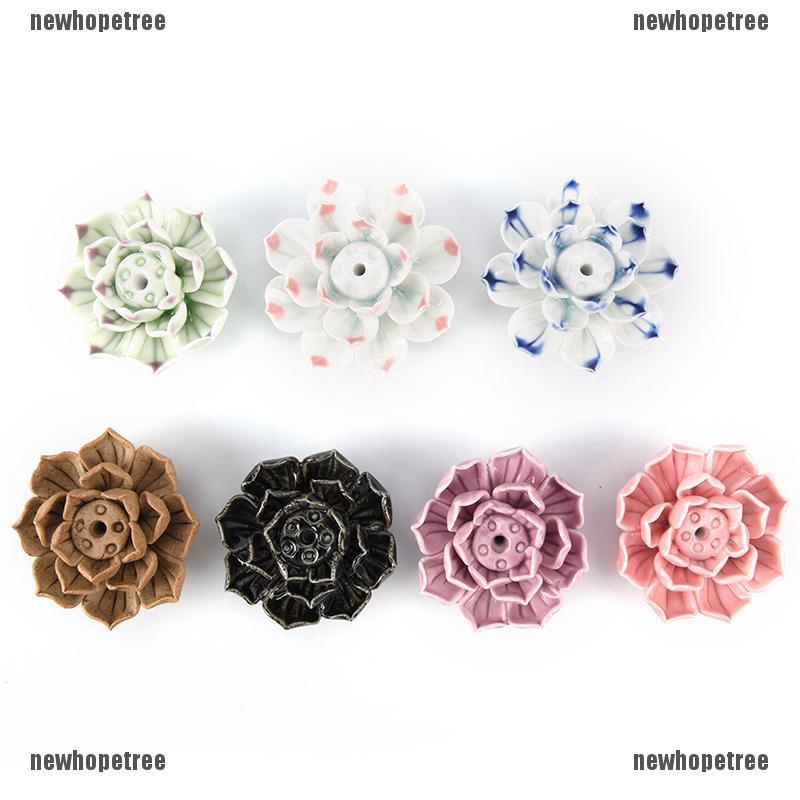 Đế lư hương thiết kế hình hoa sen bằng sứ độc đáo