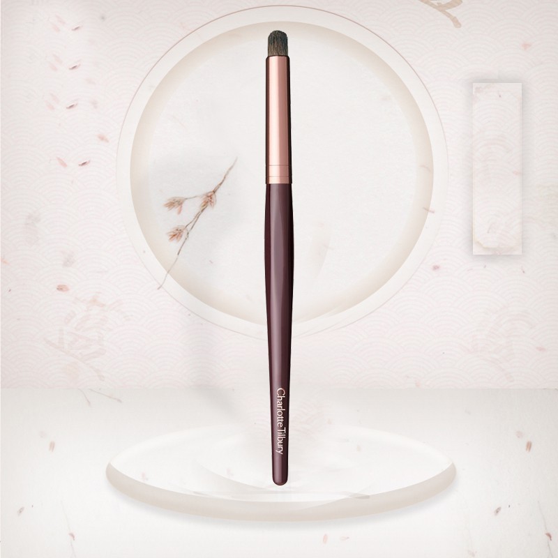 Cọ Trang Điểm Charlotte Tilbury Eye Smudger (Đánh Hốc Mắt)