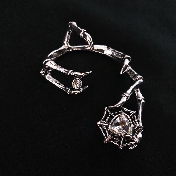 Khuyên Tai Hình Móng Vuốt Ma Đính Đá Cá Tính Phong Cách hip-hop