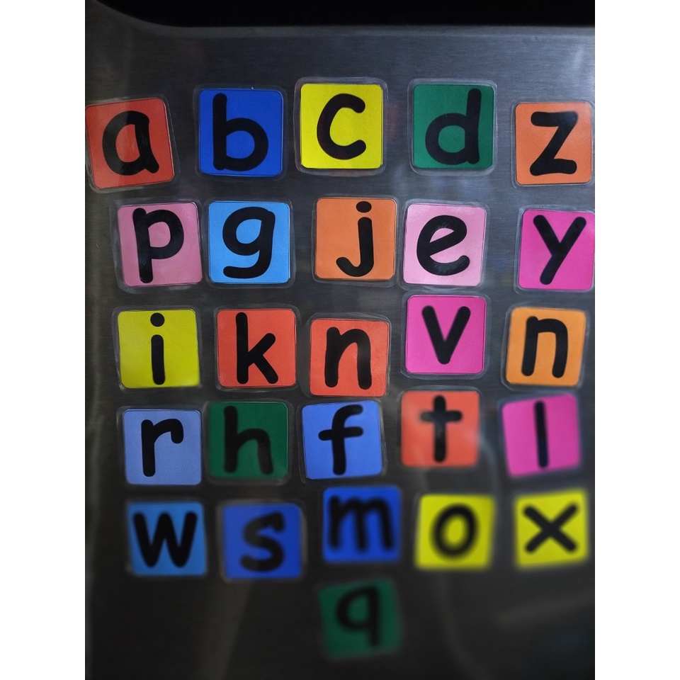 Bộ 26 Chữ Cái Tiếng Anh Có Nam Châm Ép Plastic Không Thấm Nước (Bền và đẹp)