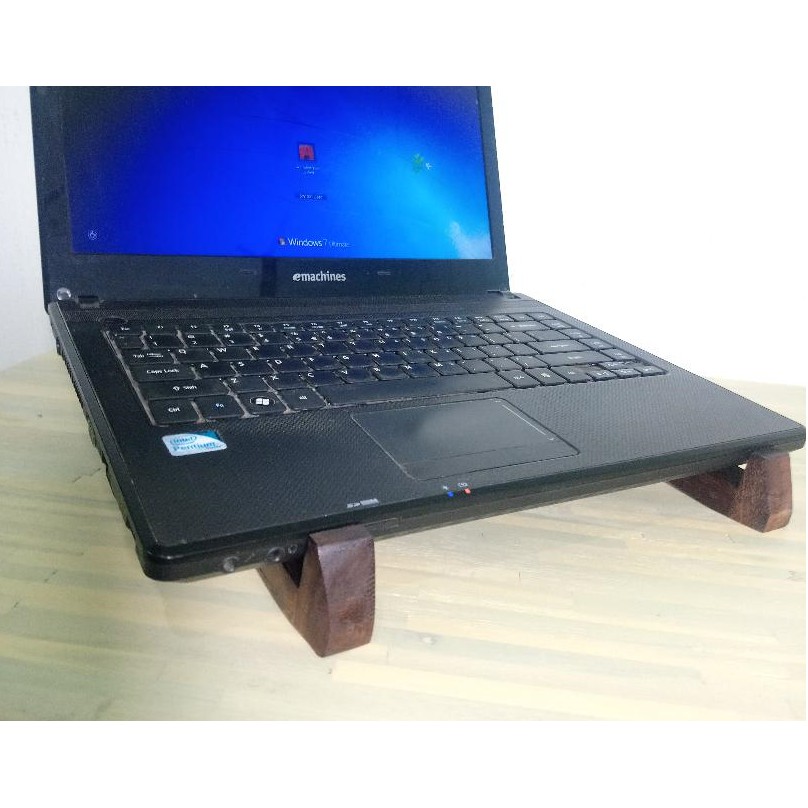 Gía đỡ laptop, chống nóng, bàn làm việc ngăn nắp, gỗ sang trọng, màu nâu.