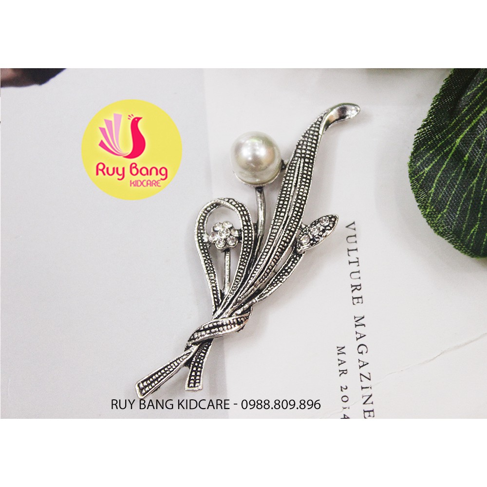 Cành lá kim loại, center đá đính hoa vải handmade