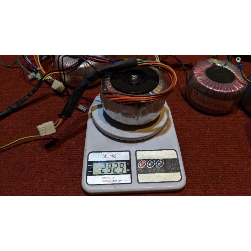 Biến Áp Xuyến Của Mỹ  vào 220v ra 33v và 22v Đối Xứng